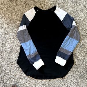 Women’s long sleeve top. Medium